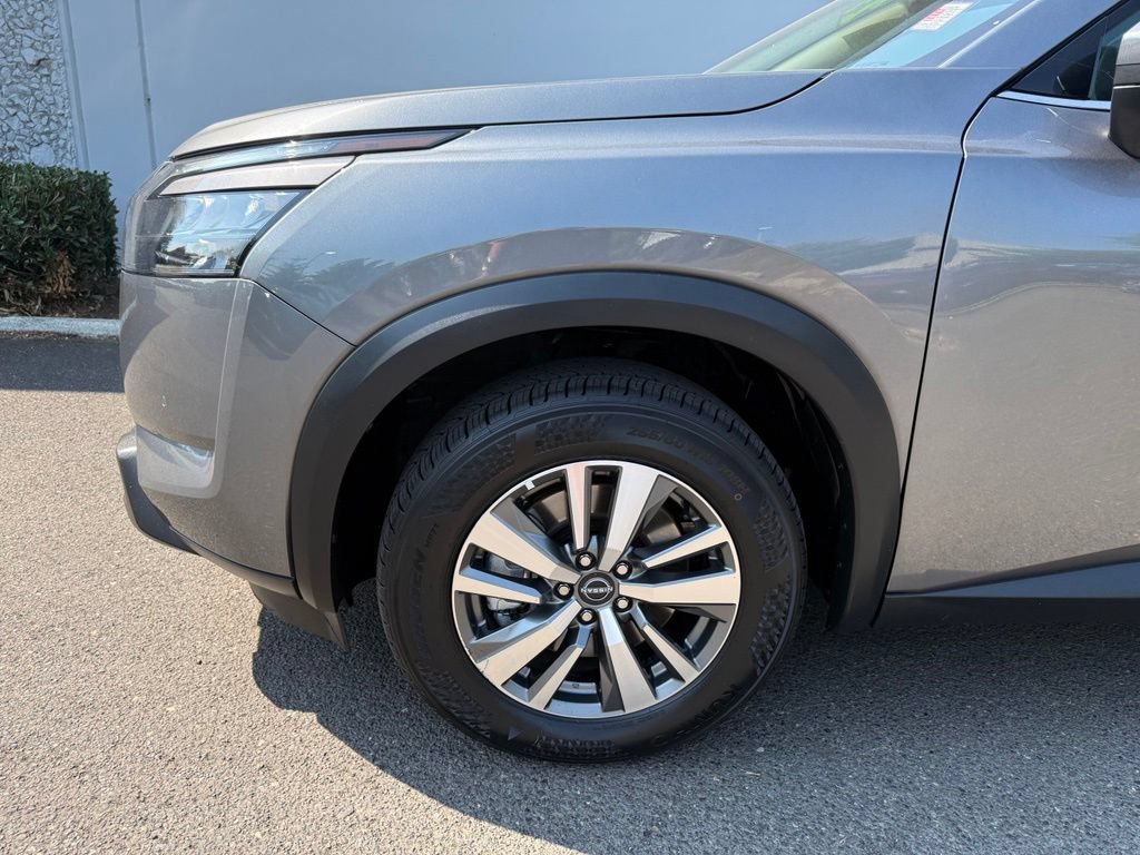 Certified 2025 Nissan Pathfinder SL AWD/4WD image 11