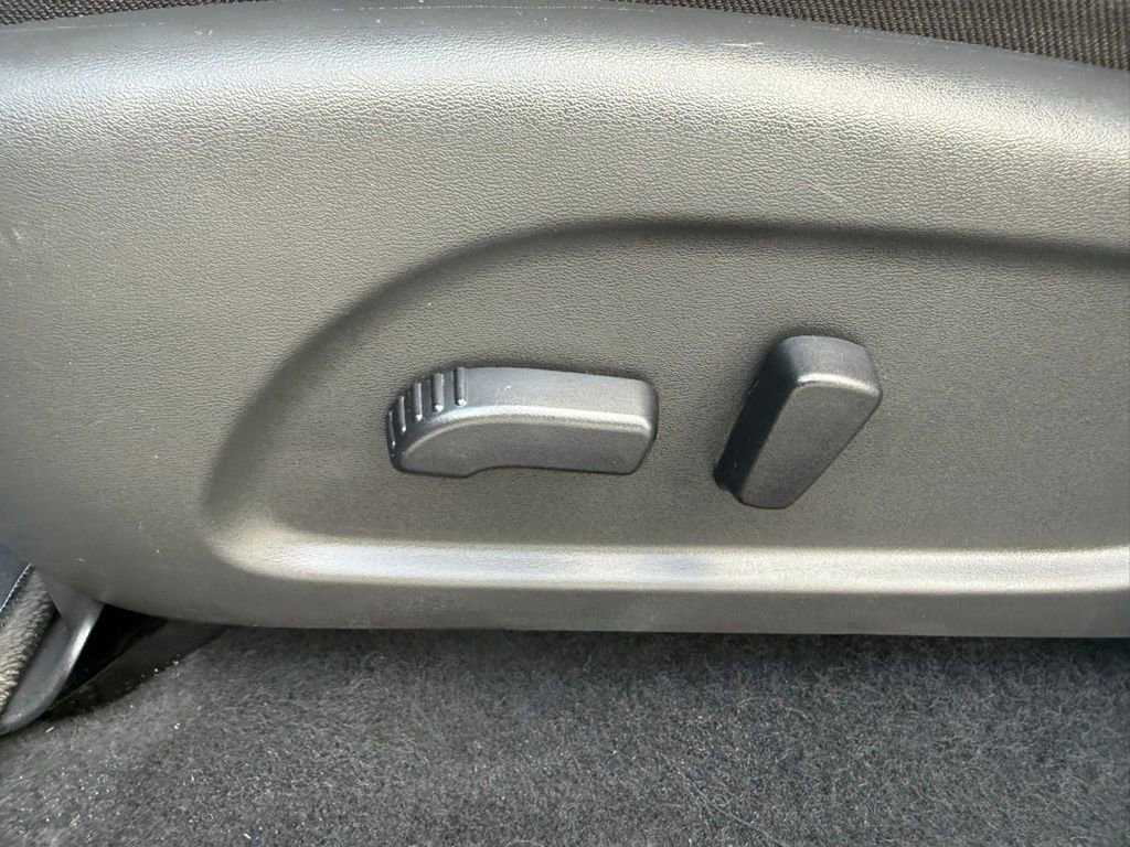 Used 2020 Nissan Pathfinder SV image 17