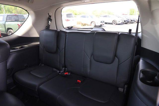 Used 2024 Nissan Armada SL w/ Captain's Chairs Package AWD/4WD image 12