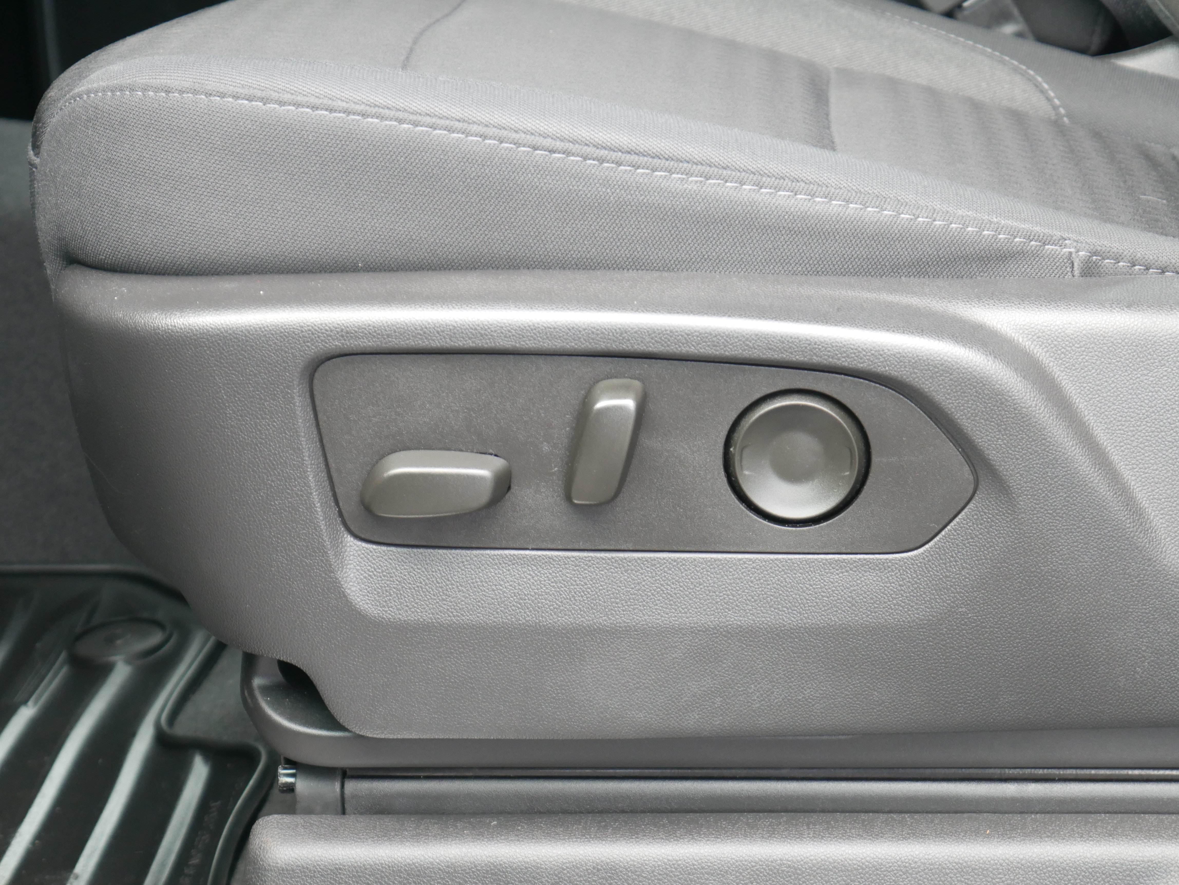 Certified 2023 Chevrolet Silverado 1500 LT AWD/4WD image 14