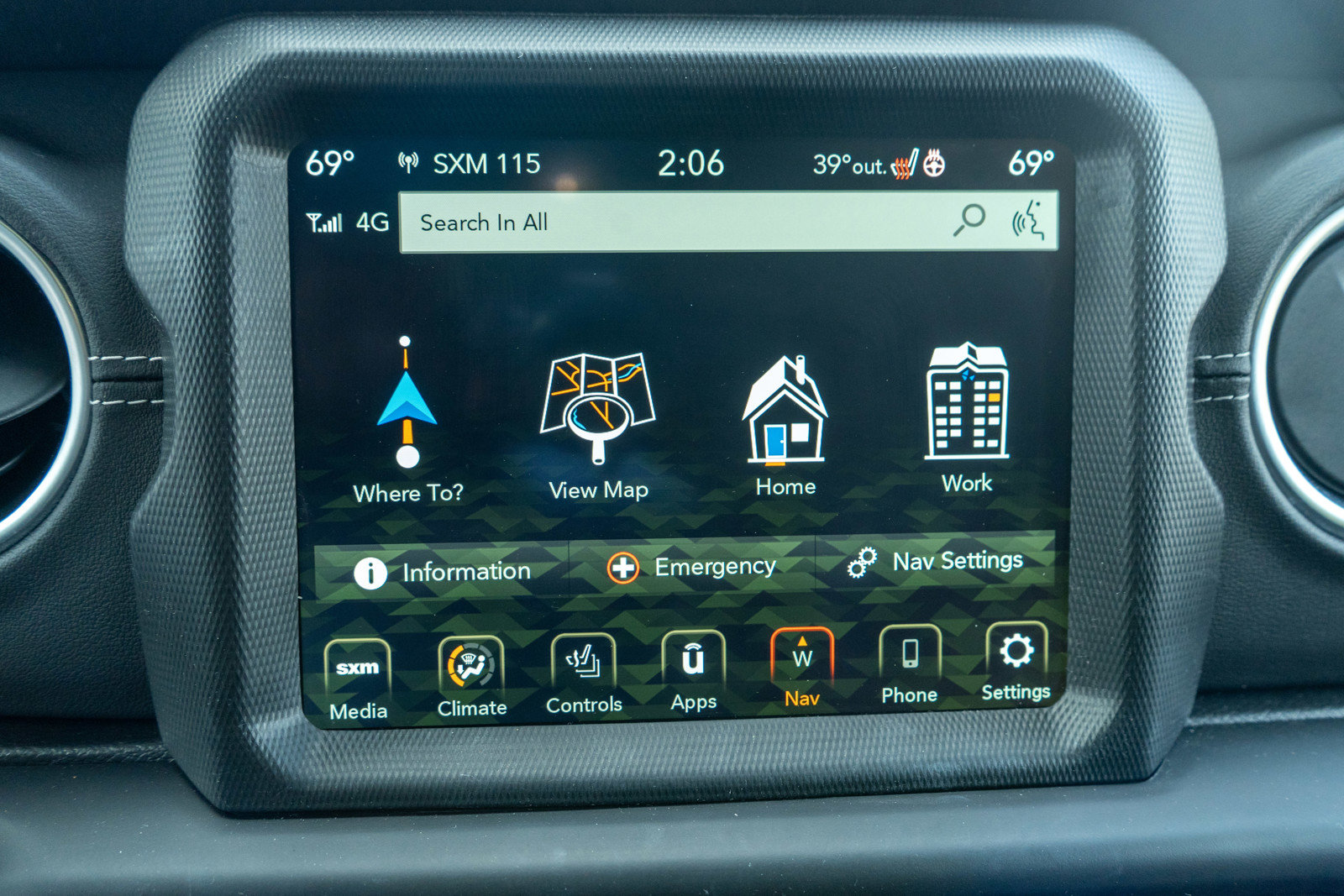 Used 2022 Jeep Wrangler Unlimited Sahara w/ Cold Weather Group image 17