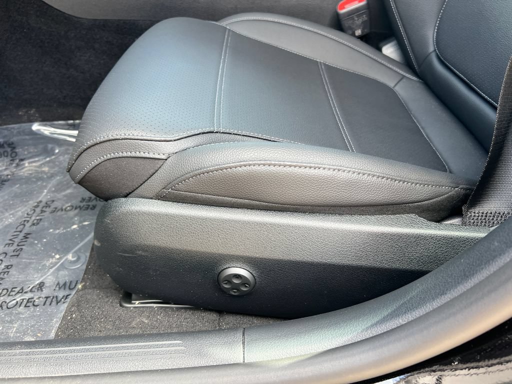 New 2025 Mercedes-Benz C 300 4MATIC Sedan image 12