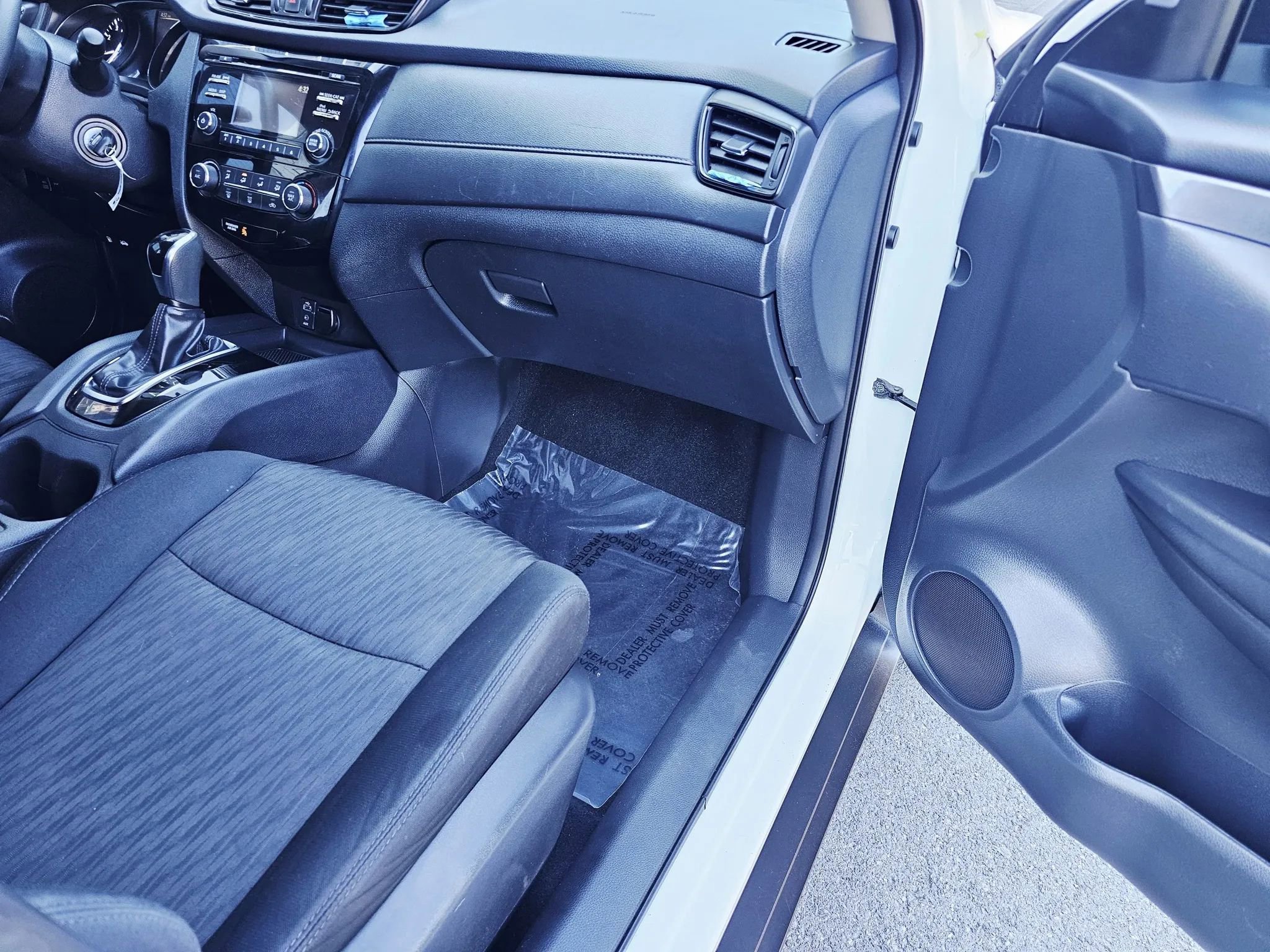 Used 2017 Nissan Rogue S image 11