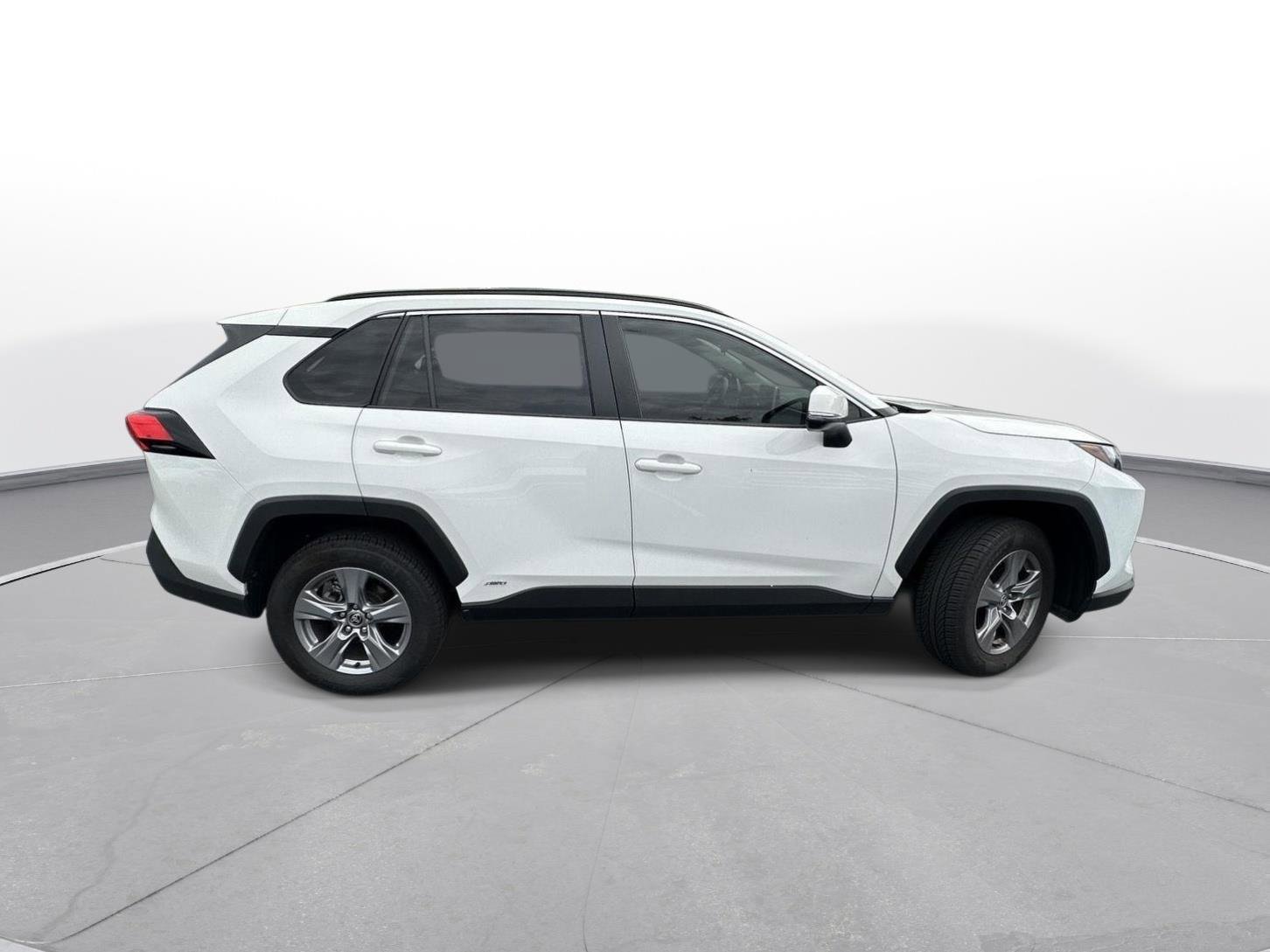 Used 2024 Toyota RAV4 XLE AWD/4WD image 5