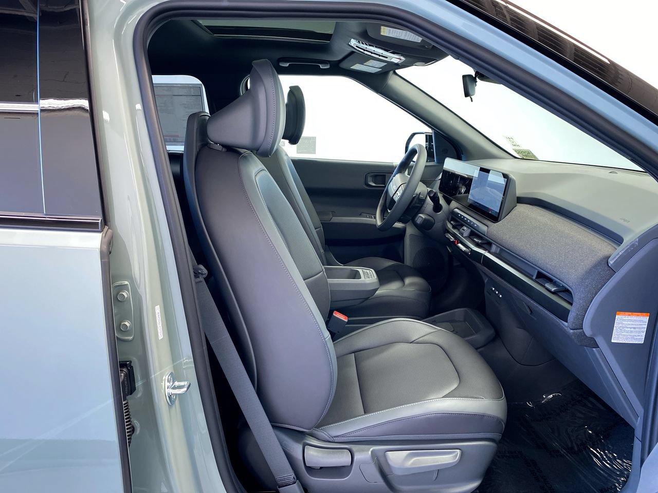 New 2027 Kia EV3 Land FWD image 30