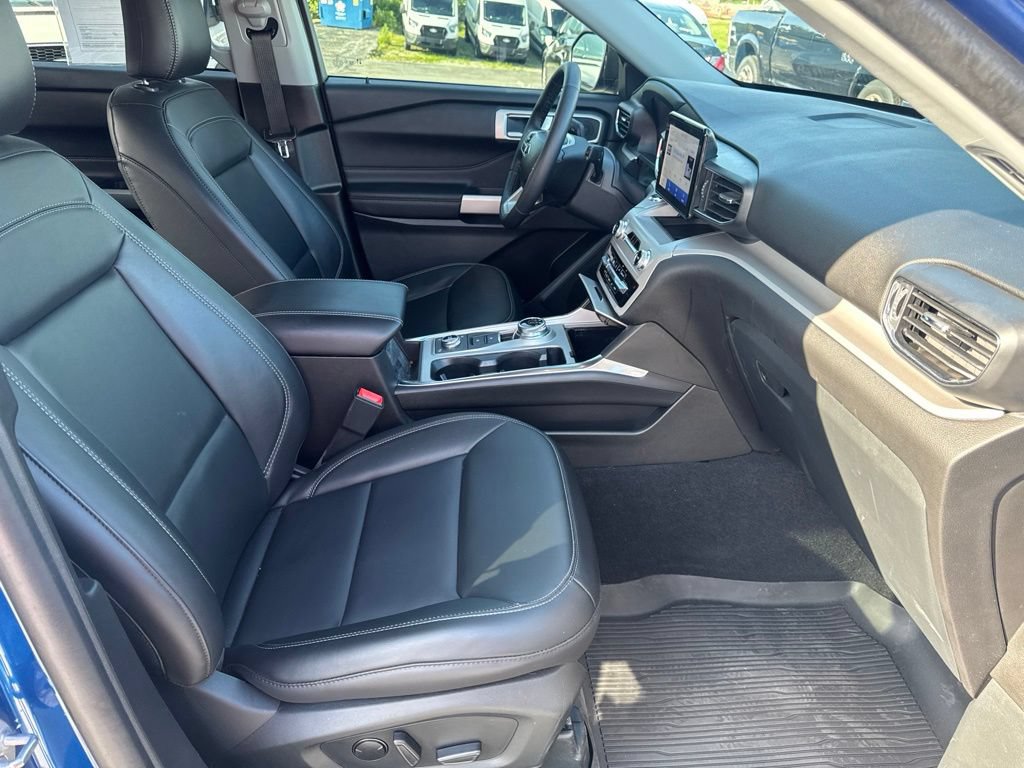 Used 2023 Ford Explorer XLT w/ Equipment Group 202A AWD/4WD image 35