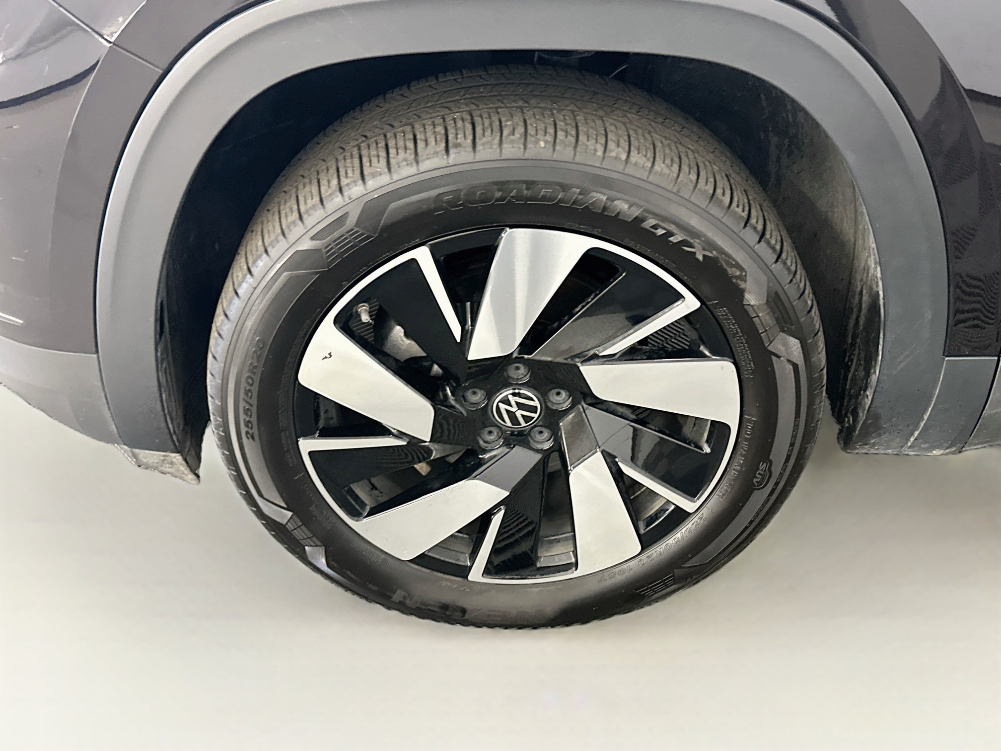 Used 2025 Volkswagen Atlas Cross Sport SE AWD/4WD image 11