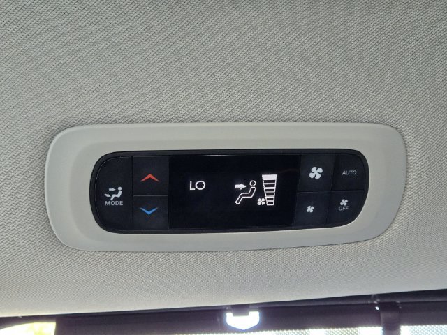 Certified 2024 Chrysler Pacifica Touring-L FWD image 30