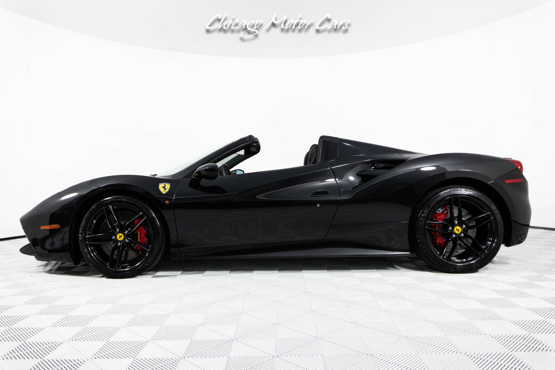 Used 2018 Ferrari 488 Spider RWD image 3