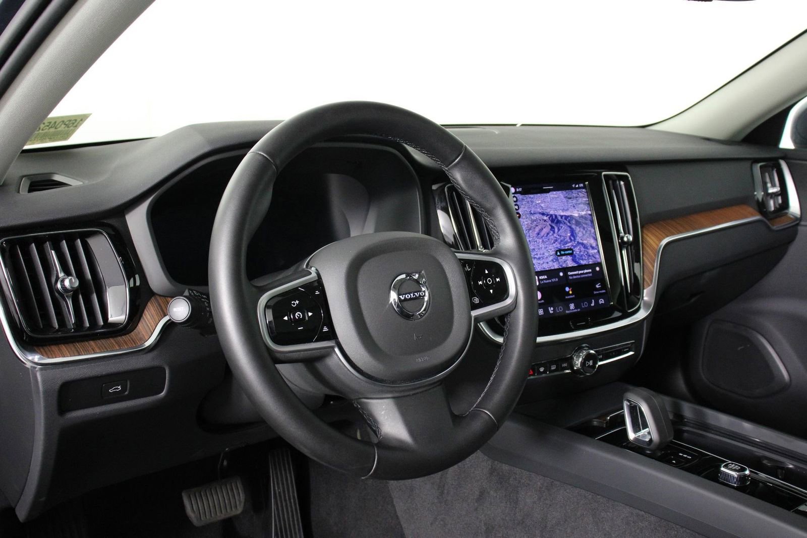 Certified 2025 Volvo V60 B5 Cross Country Plus image 14