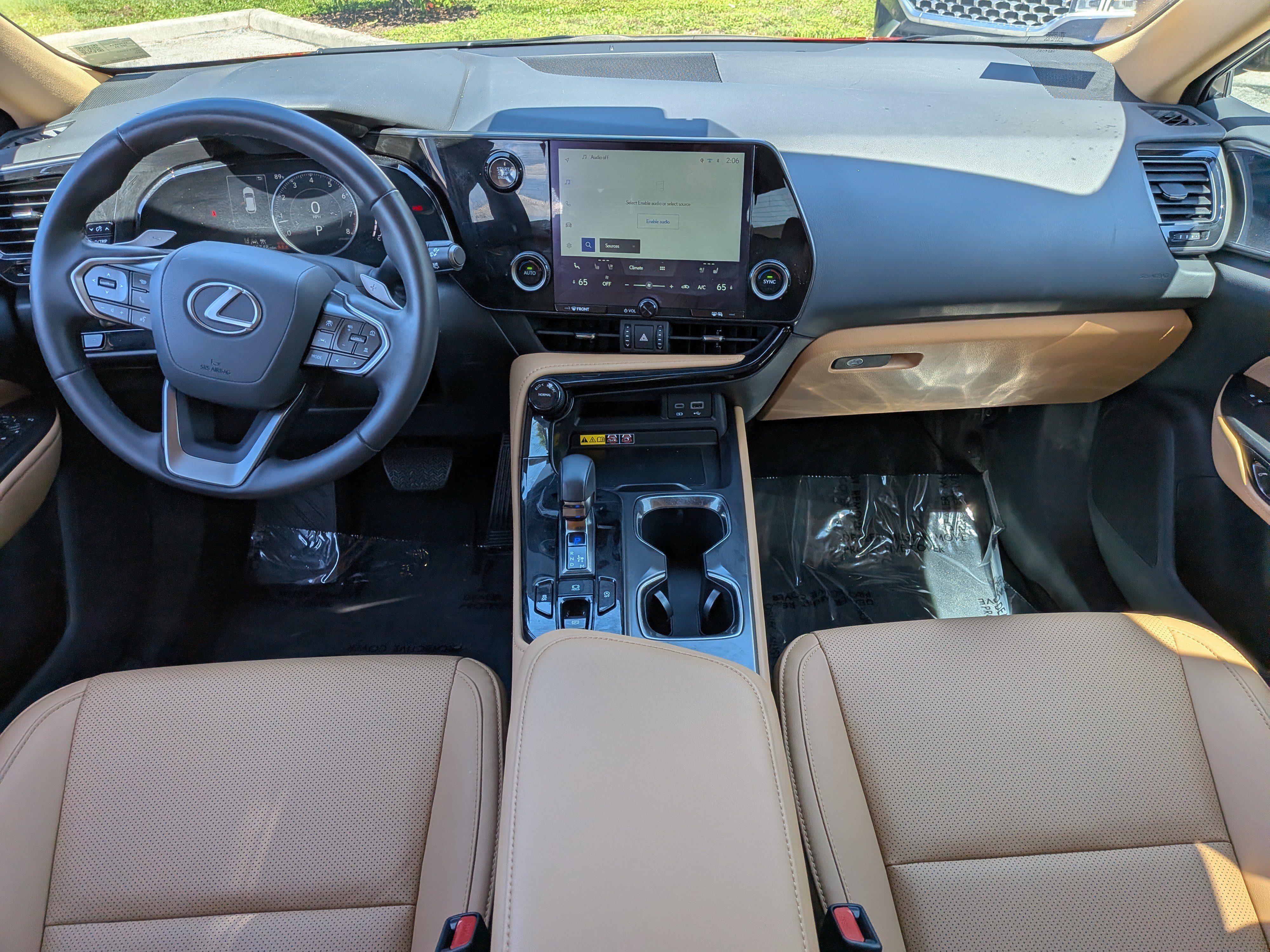Used 2025 Lexus NX 250 FWD w/ Towing Package (2000 Lbs) image 17