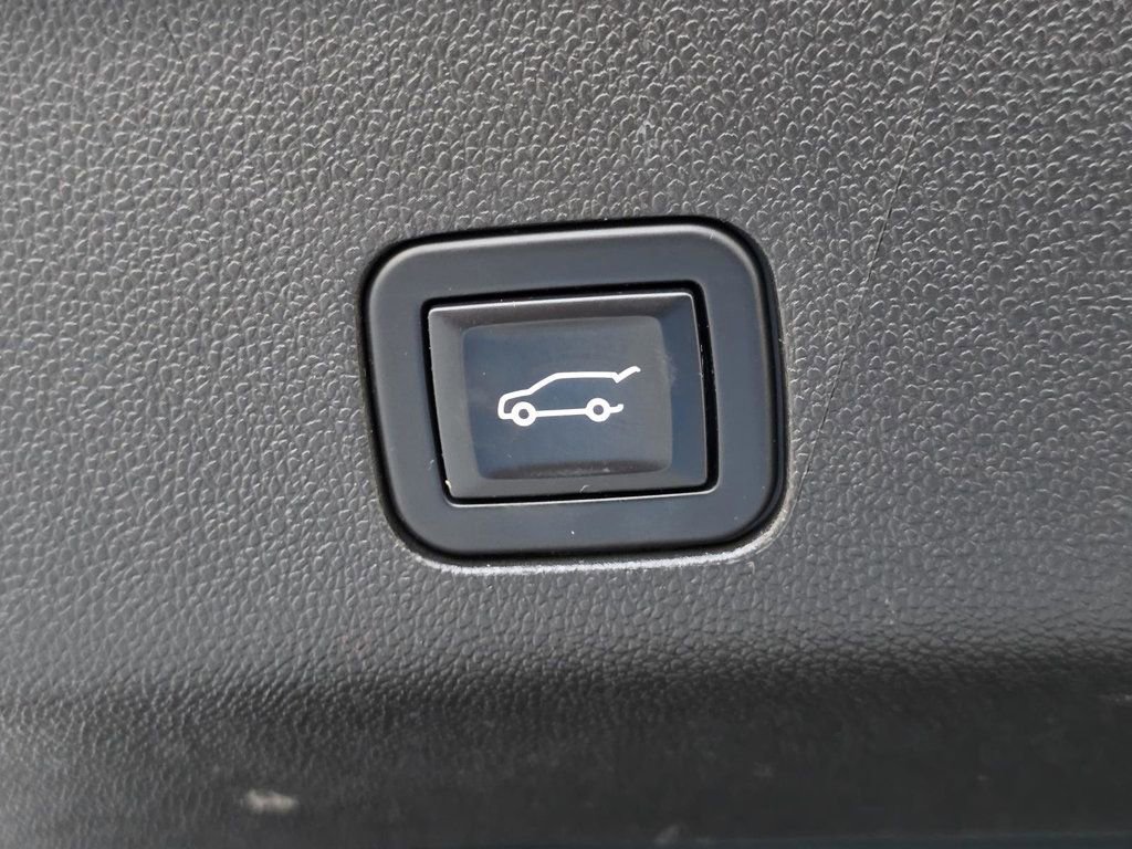Used 2022 Chevrolet Suburban Premier RWD image 13