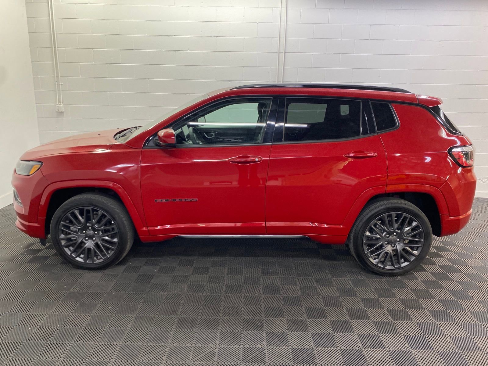 Used 2023 Jeep Compass Limited image 3