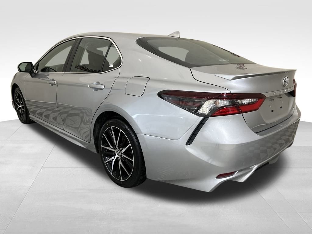 Used 2024 Toyota Camry SE FWD video 3