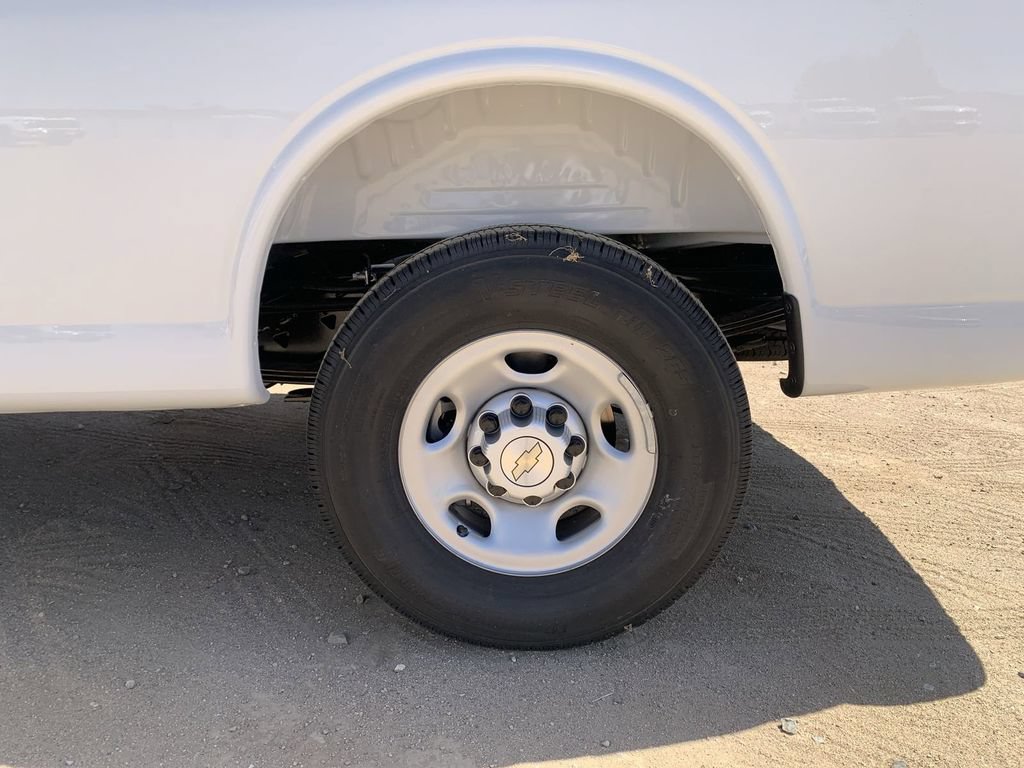 New 2026 Chevrolet Express 2500 RWD image 31