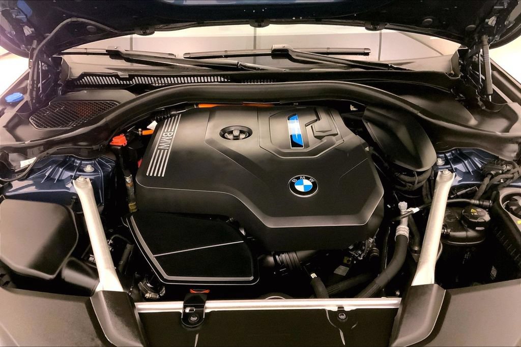 Used 2023 BMW 530e xDrive w/ Executive Package AWD/4WD image 9