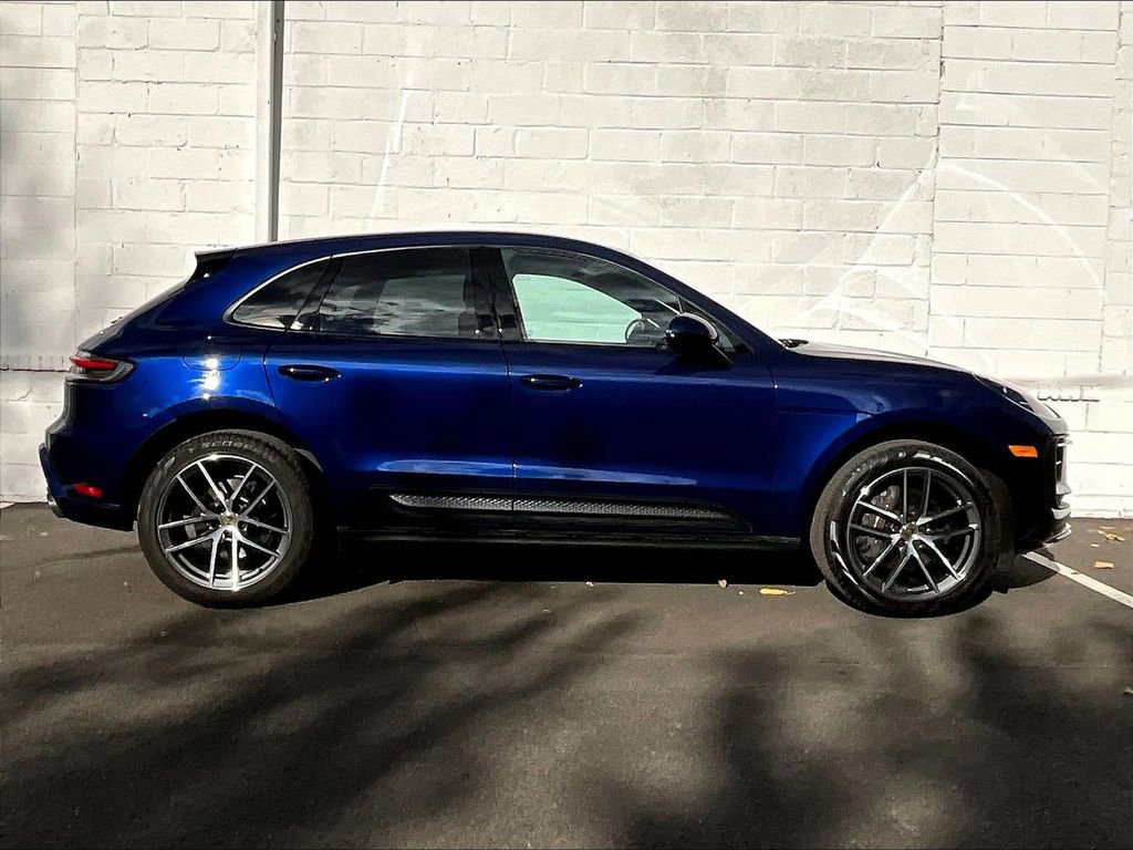 Used 2025 Porsche Macan image 6