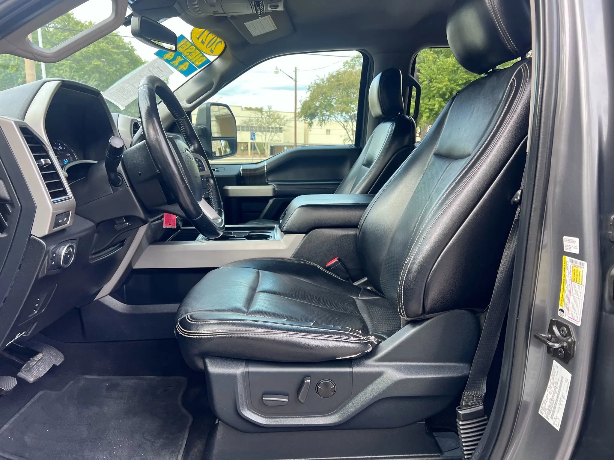 Used 2021 Ford F250 Lariat w/ FX4 Off-Road Package image 9