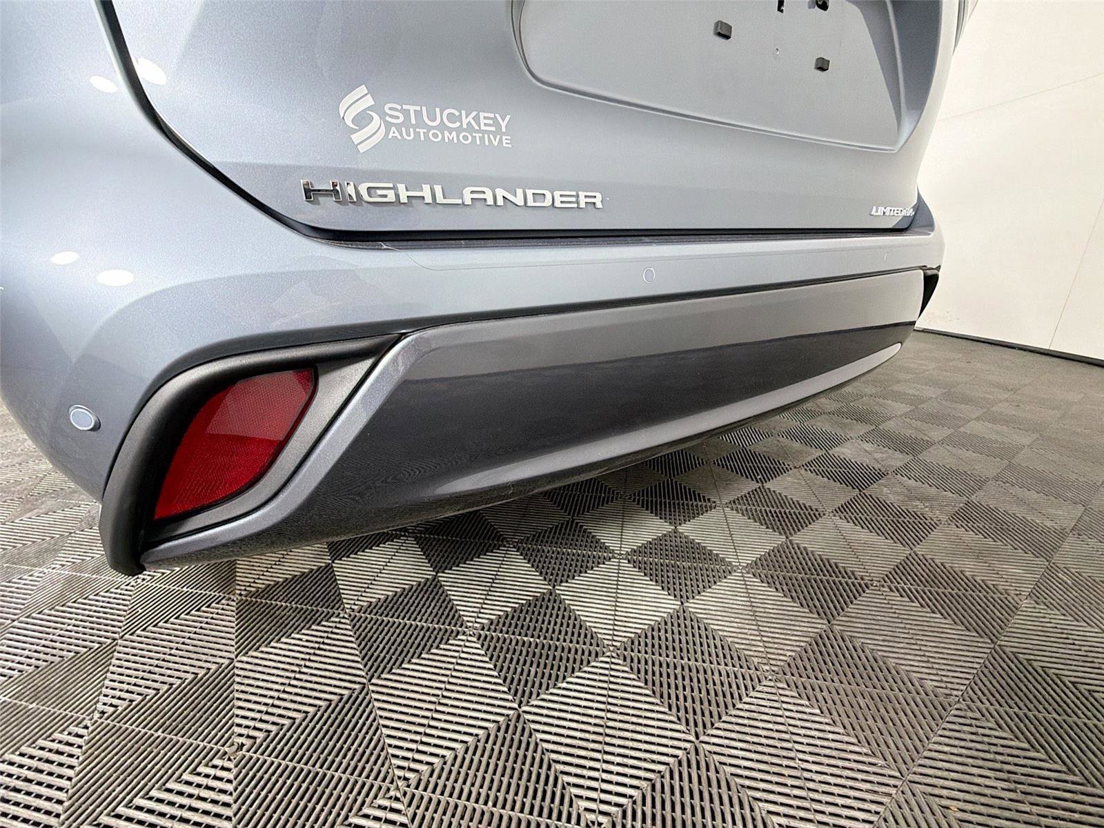 Used 2023 Toyota Highlander Limited image 35