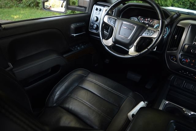 Used 2019 GMC Sierra 2500 Denali w/ Duramax Plus Package AWD/4WD image 2