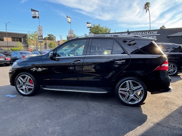 Used 2012 Mercedes-Benz ML 63 AMG 4MATIC w/ AMG Performance Pkg image 13