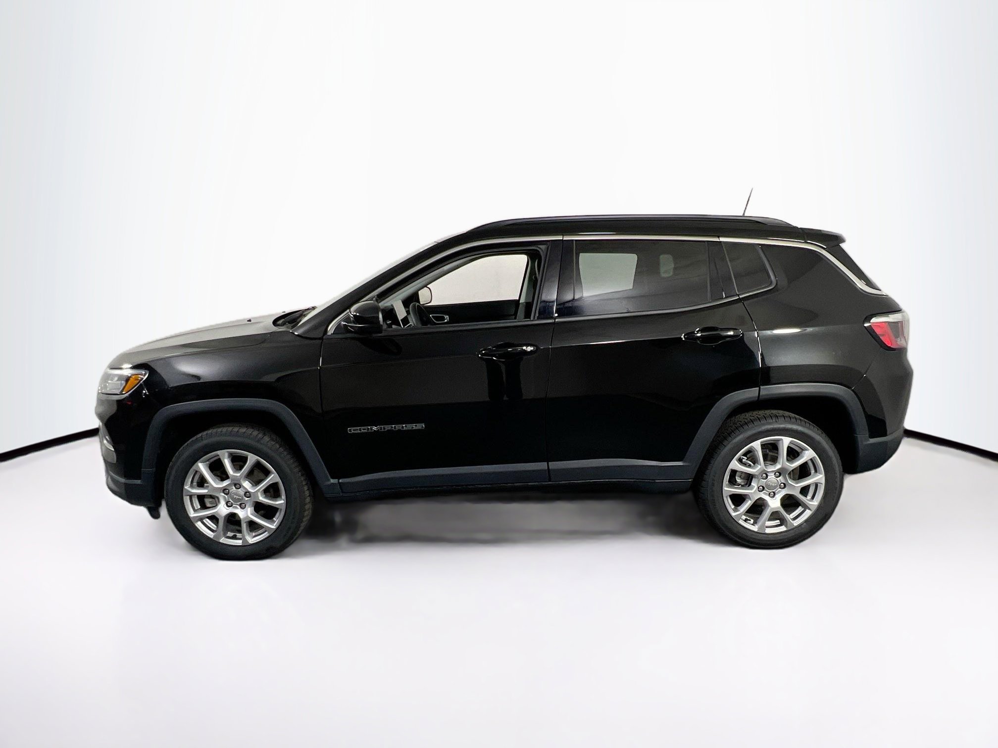 Used 2022 Jeep Compass Latitude image 8
