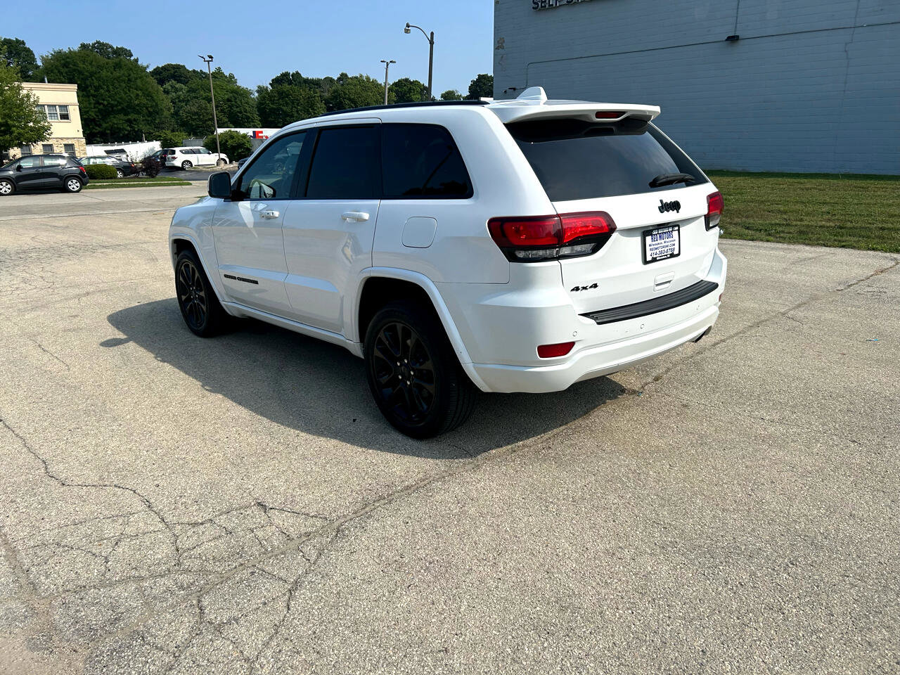 Used 2020 Jeep Grand Cherokee Altitude image 3