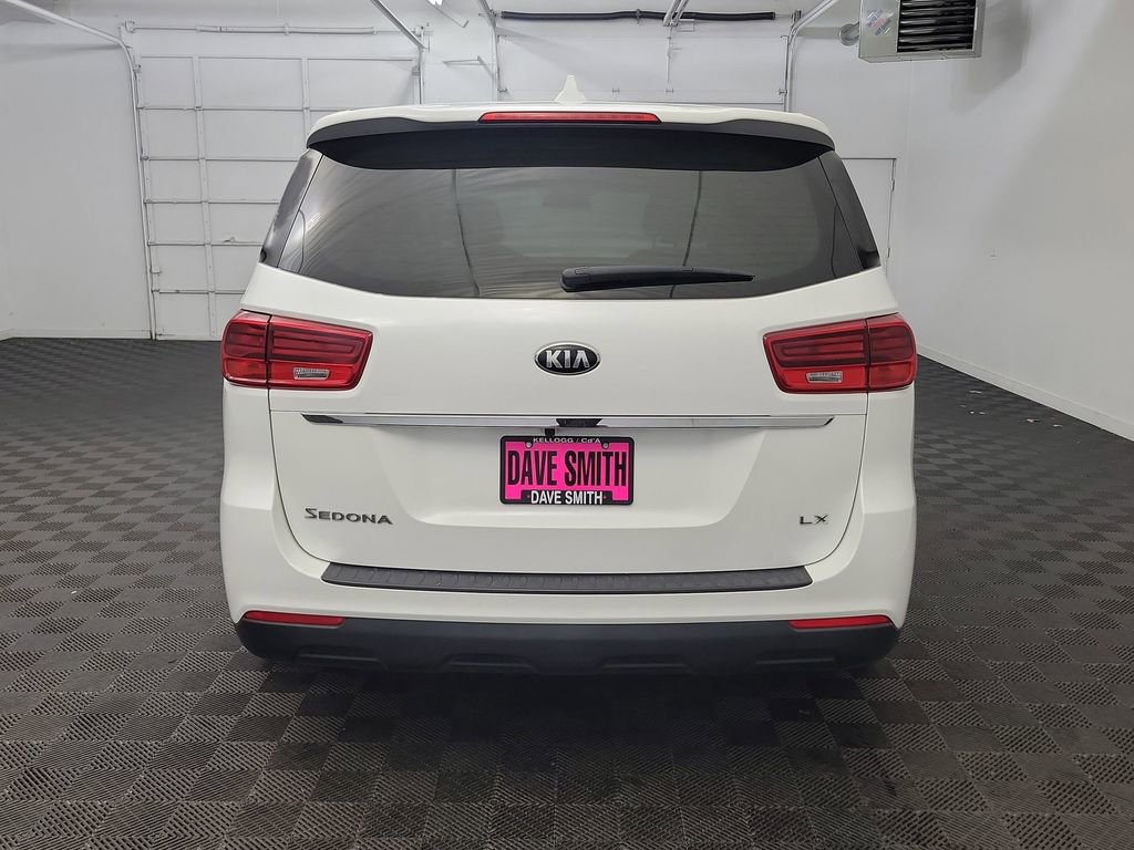 Used 2019 Kia Sedona LX image 8