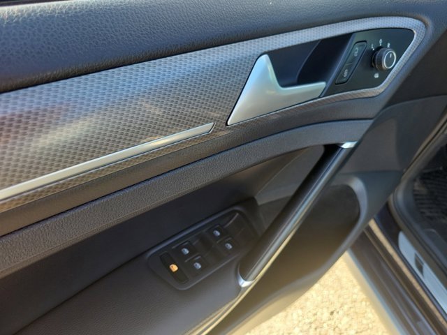 Used 2017 Volkswagen Golf Alltrack SE image 23