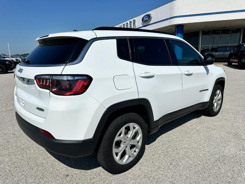 Used 2024 Jeep Compass Latitude AWD/4WD image 6