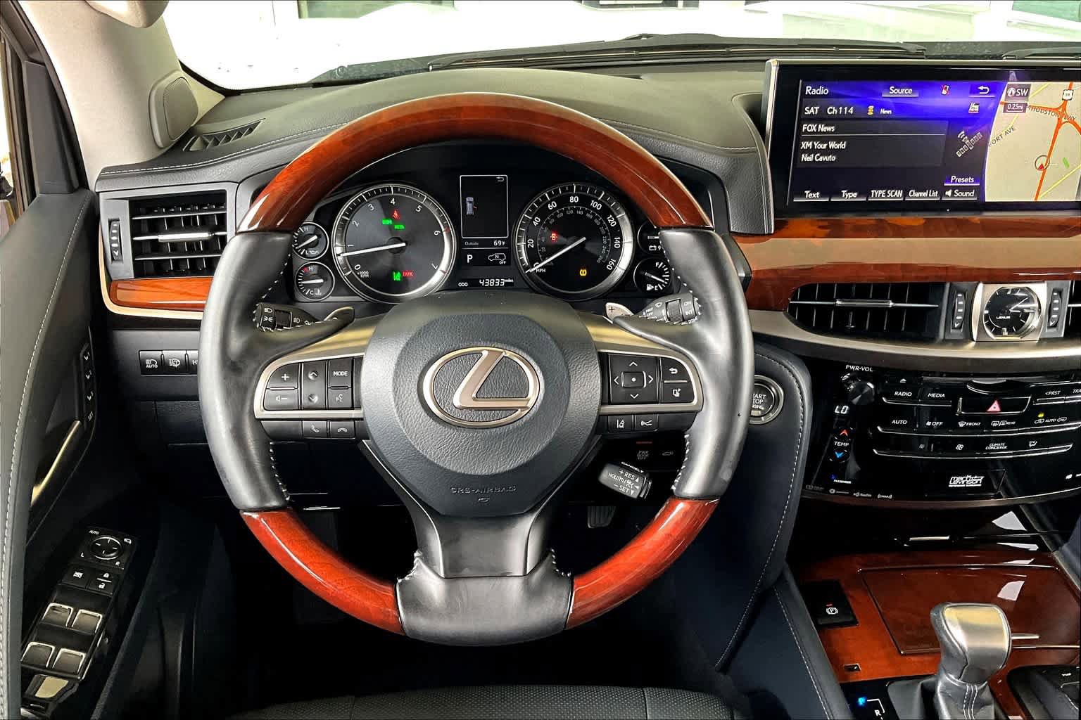 Used 2020 Lexus LX 570 4WD w/ Luxury Package image 6