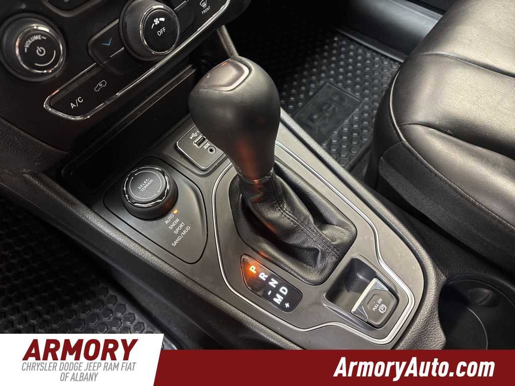 Used 2020 Jeep Cherokee Latitude Plus w/ Cold Weather Group image 19