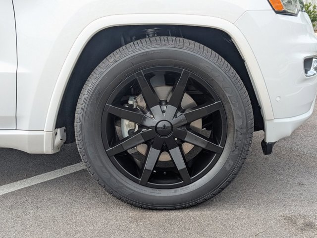 Used 2017 Jeep Grand Cherokee Overland w/ Jeep Active Safety Group AWD/4WD image 24