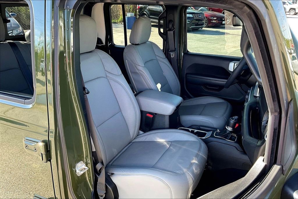Used 2023 Jeep Gladiator Sport image 7