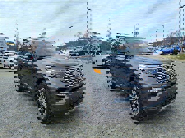 Used 2020 Ford Explorer Platinum w/ Premium Technology Package image 4