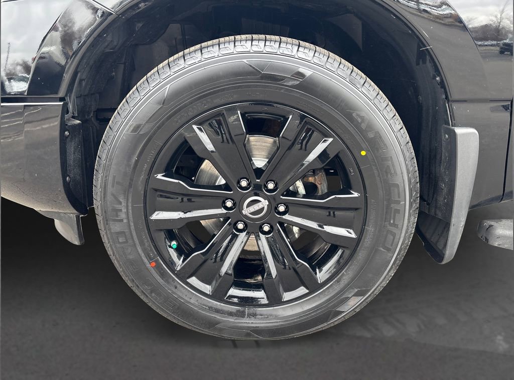 Used 2024 Nissan Titan SV w/ SV Convenience Package image 12