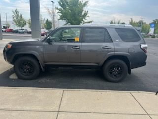 Used 2017 Toyota 4Runner SR5 AWD/4WD image 2