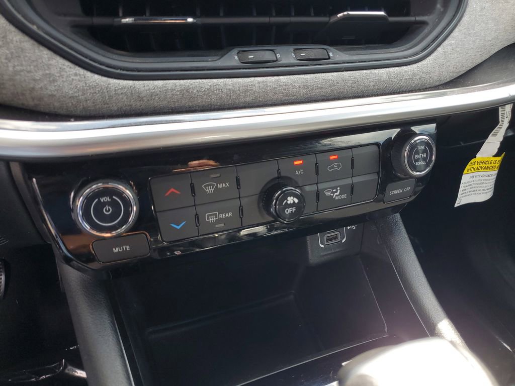 Used 2023 Jeep Compass Sport image 22