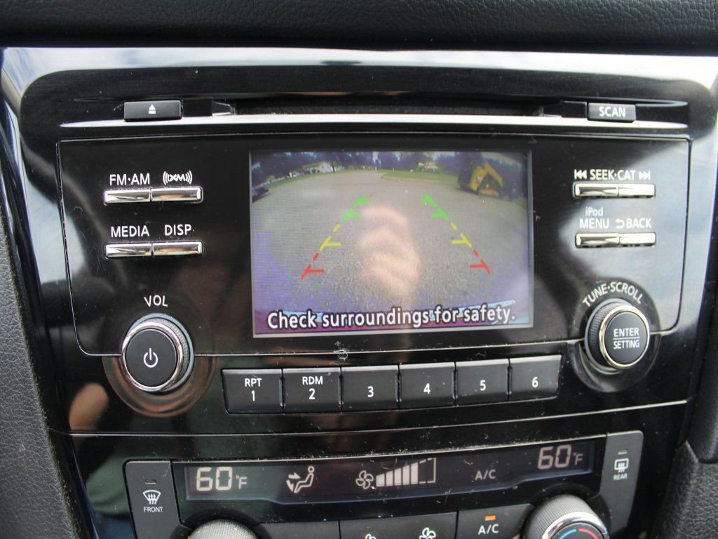 Used 2017 Nissan Rogue SV w/ Midnight Edition image 6