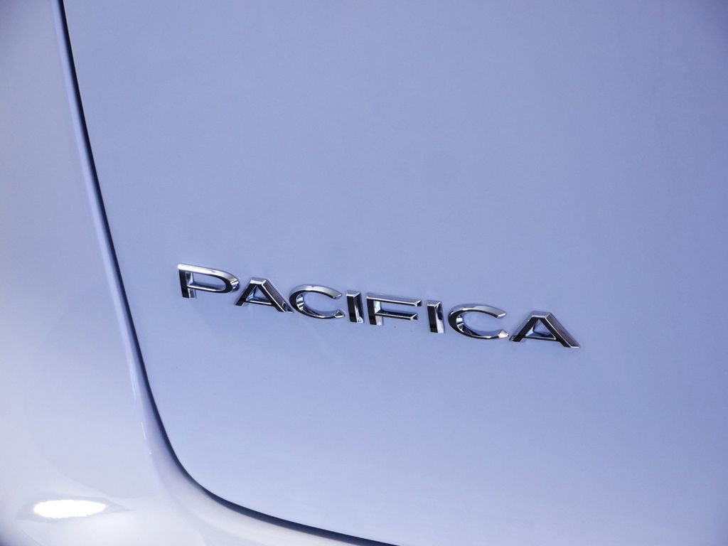 New 2024 Chrysler Pacifica Touring-L image 14