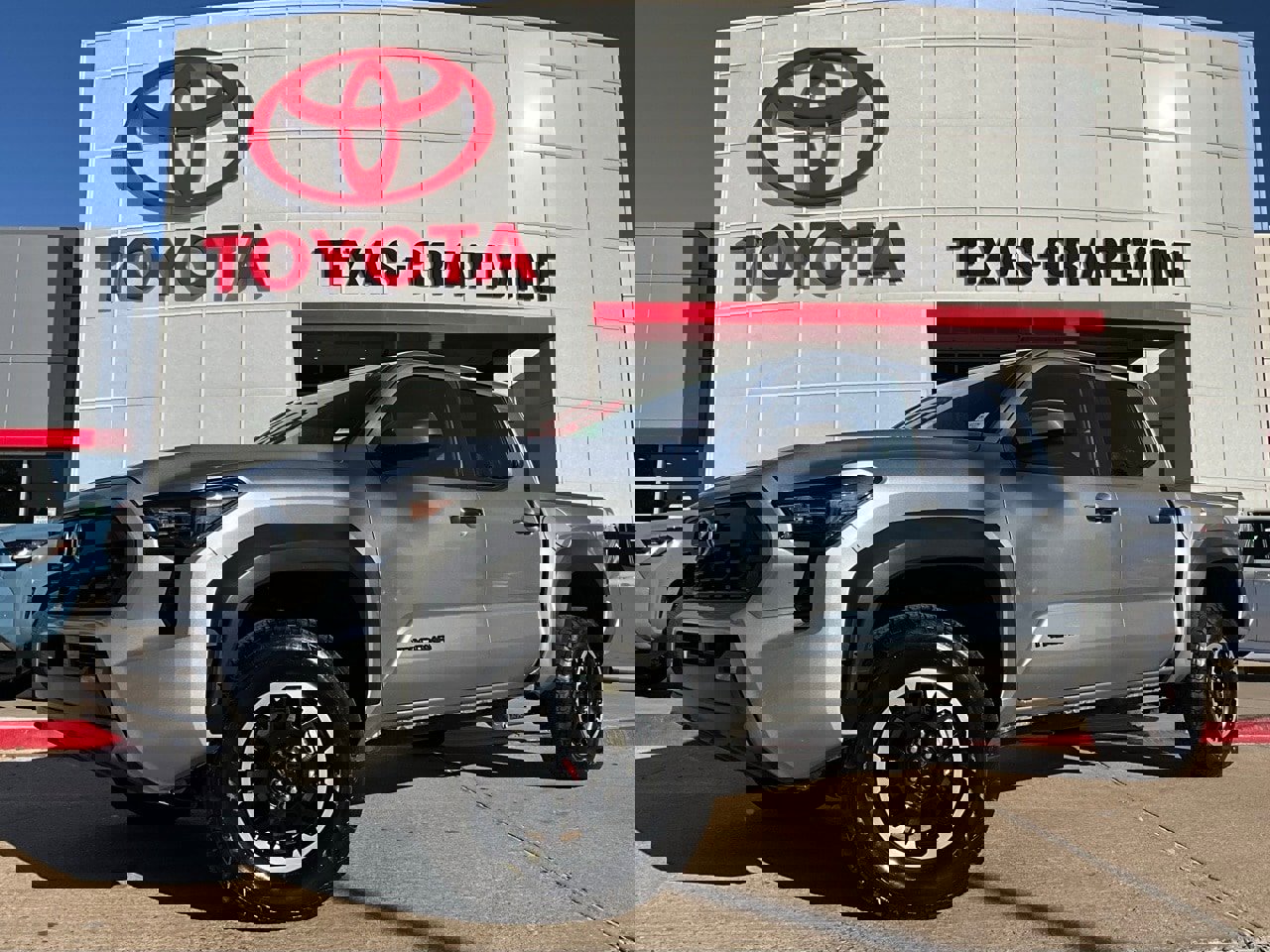 Used 2025 Toyota Tacoma TRD Off-Road image 2