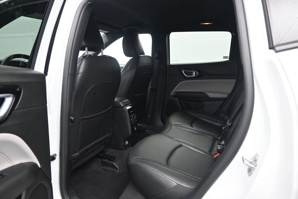 Used 2025 Jeep Compass Limited AWD/4WD image 25