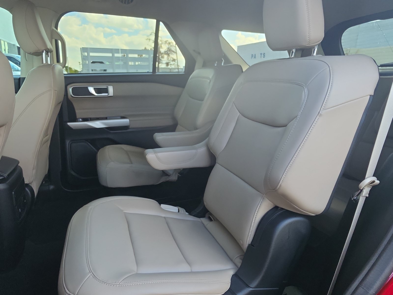 Certified 2023 Ford Explorer XLT w/ Equipment Group 202A AWD/4WD image 25