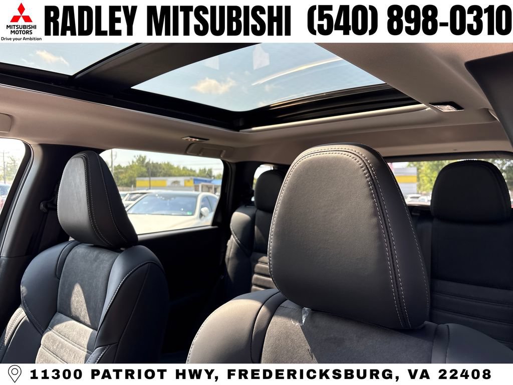 New 2026 Mitsubishi Outlander SE FWD image 2
