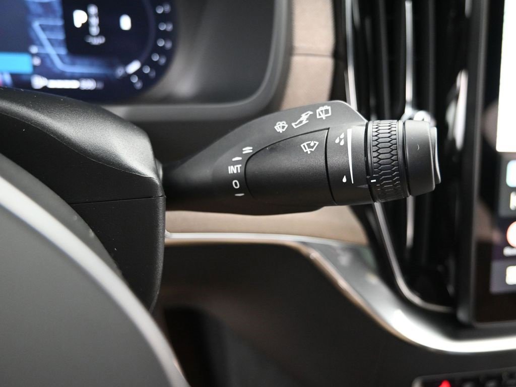 New 2026 Volvo XC90 B6 Ultra image 18