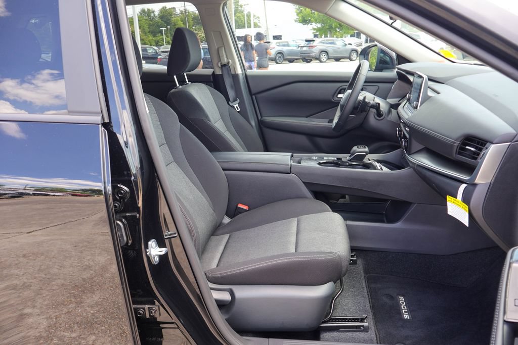 Certified 2026 Nissan Rogue SV FWD image 8