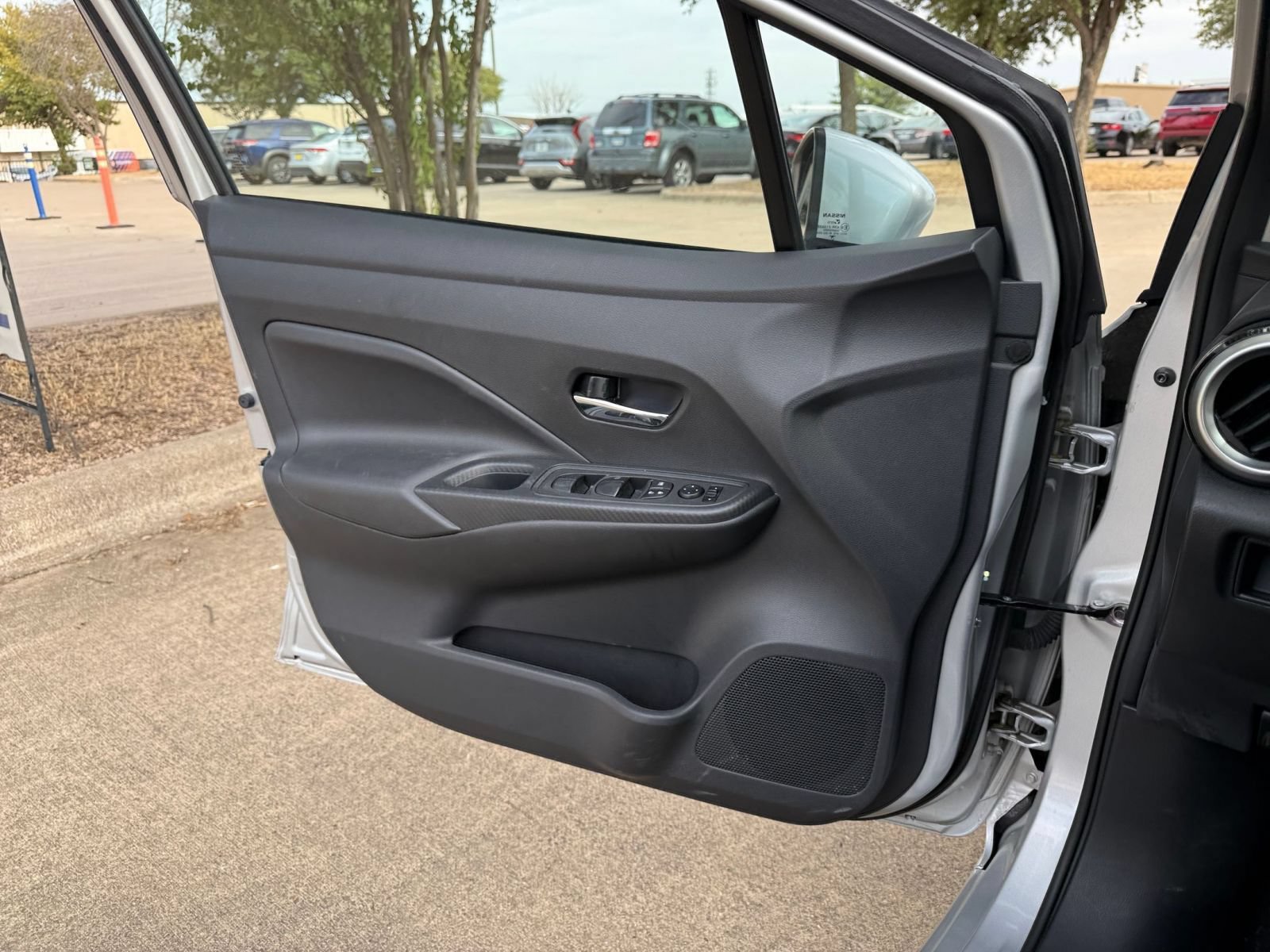 Used 2025 Nissan Versa SV FWD image 15