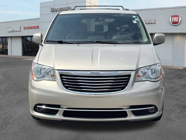 Used 2014 Chrysler Town & Country Touring FWD image 2