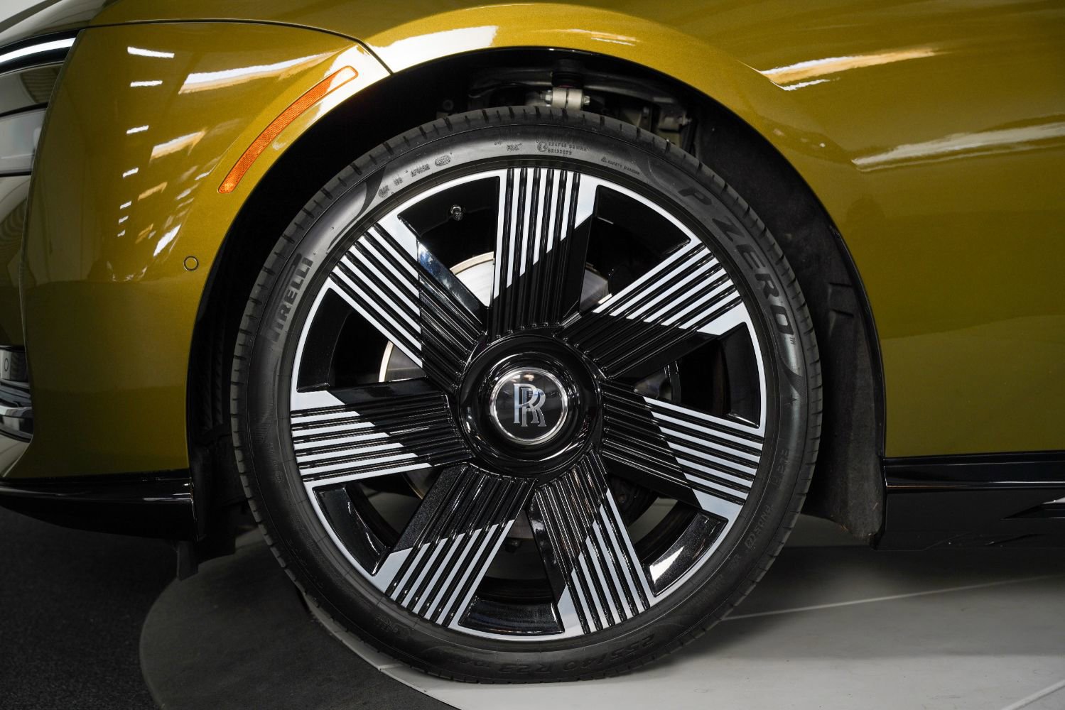Used 2024 Rolls-Royce Spectre w/ Spectre Launch Package AWD/4WD image 19