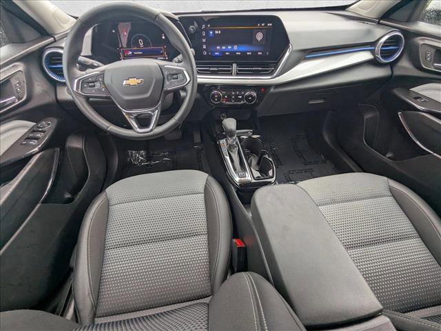 Used 2025 Chevrolet Trax LT w/ LT Convenience Package image 16